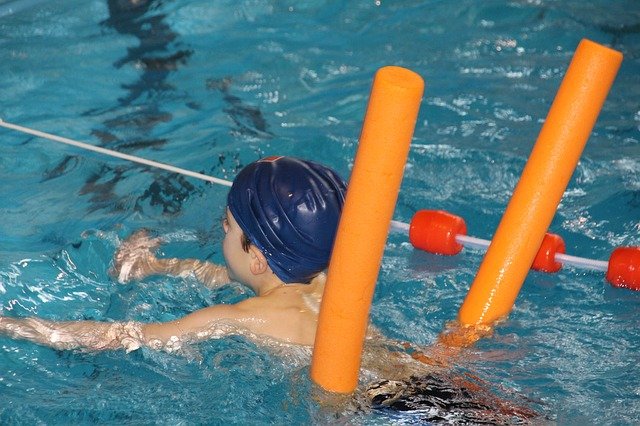 EPS à l’école : le sport à l’intérieur et la piscine à nouveau possible!